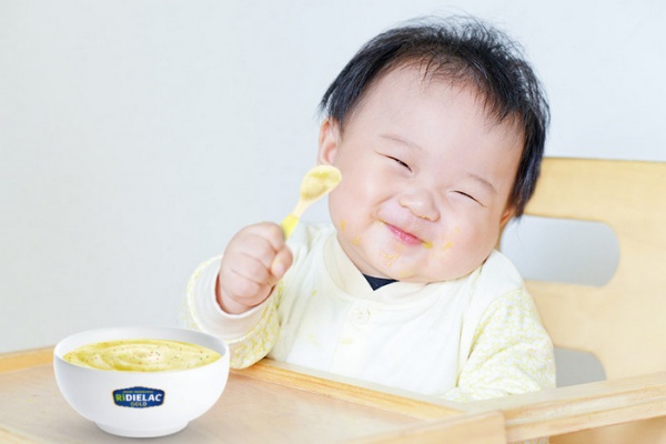 Cách chọn bát đĩa theo từng độ tuổi và giai đoạn ăn dặm